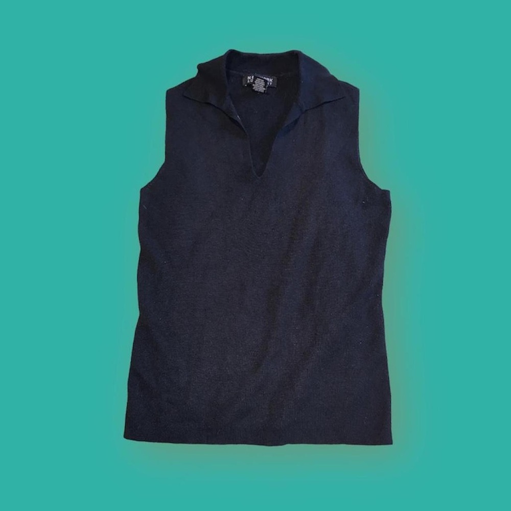 Black collared v neck knit tank